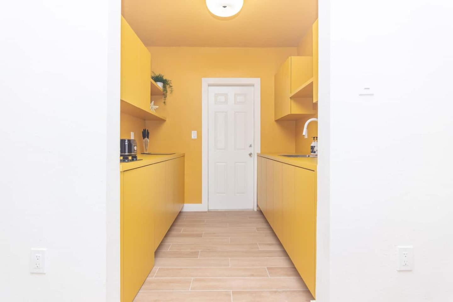 Large Stylish Studio Apartment In El Portal #3 마이애미 외부 사진