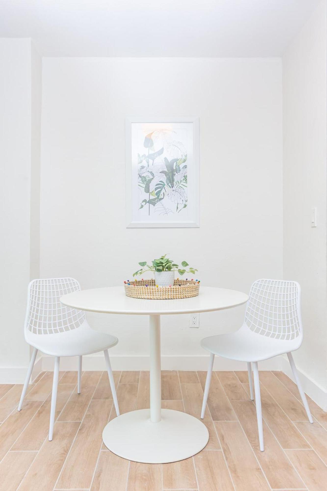 Large Stylish Studio Apartment In El Portal #3 마이애미 외부 사진