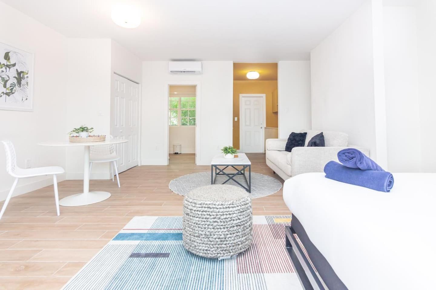 Large Stylish Studio Apartment In El Portal #3 마이애미 외부 사진